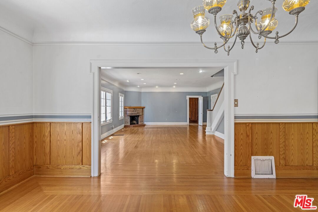 2429 North Commonwealth Avenue Los Angeles, CA 90027 - Photo 16 of 54