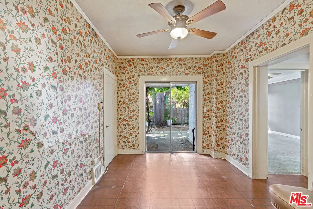 2429 North Commonwealth Avenue Los Angeles, CA 90027 - Photo 23 of 54 an empty room with fan and windows