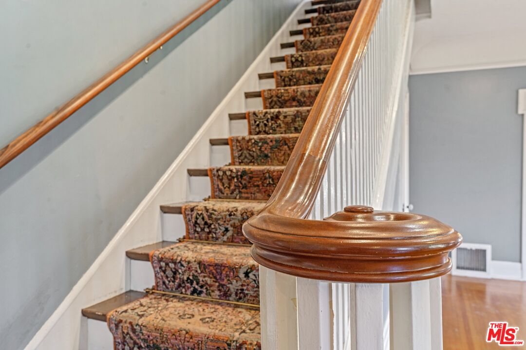 2429 North Commonwealth Avenue Los Angeles, CA 90027 - Photo 26 of 54