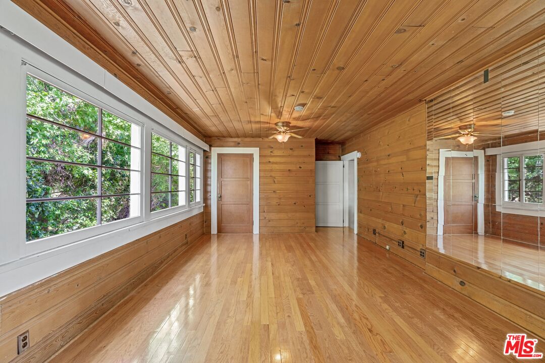 2429 North Commonwealth Avenue Los Angeles, CA 90027 - Photo 36 of 54 a view of empty room with wooden floor and fan