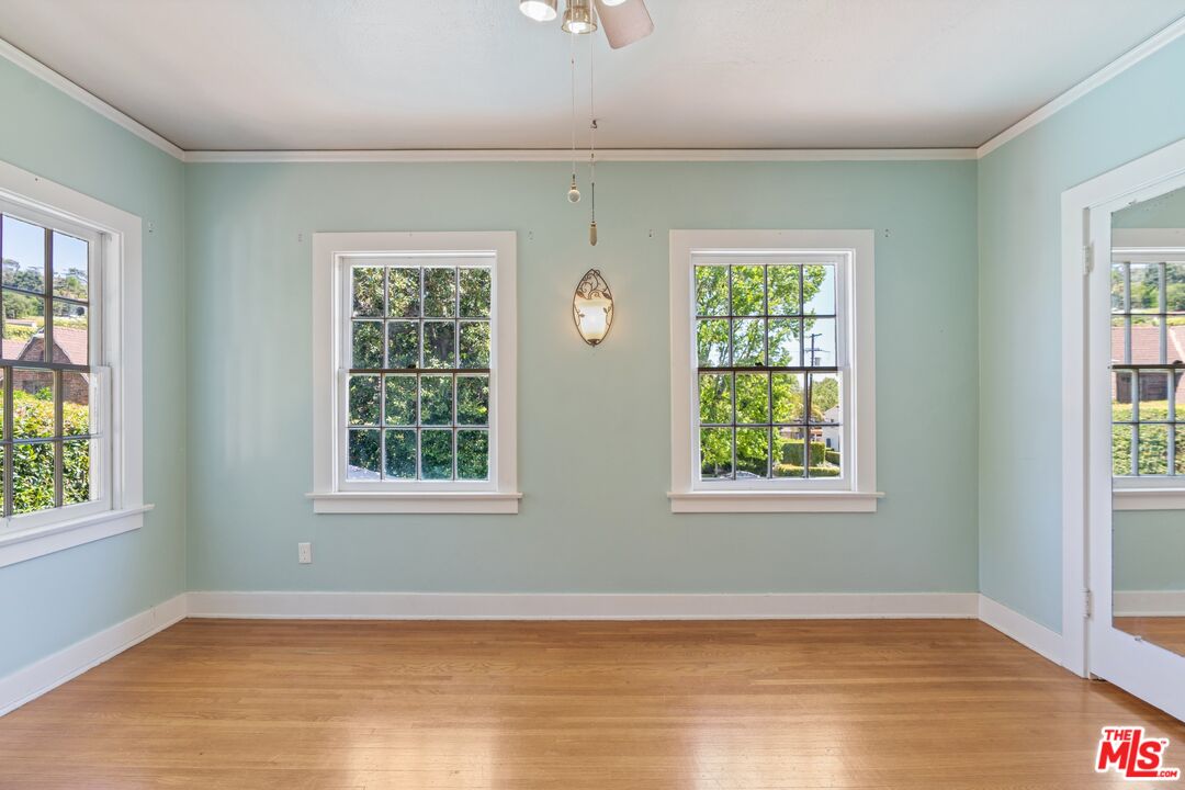 2429 North Commonwealth Avenue Los Angeles, CA 90027 - Photo 40 of 54 an empty room with wooden floor and windows