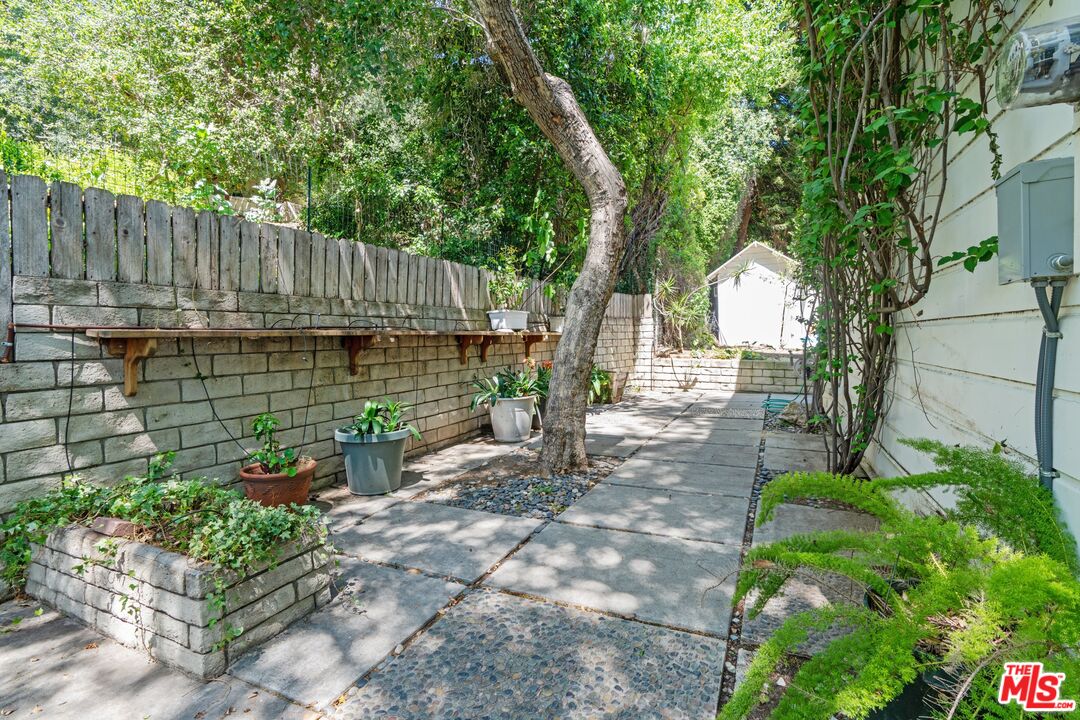 2429 North Commonwealth Avenue Los Angeles, CA 90027 - Photo 49 of 54 a view of a garden with a bench