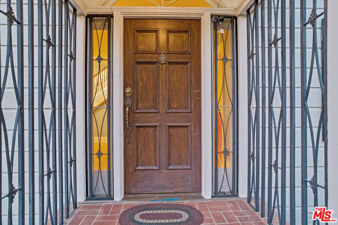 2429 North Commonwealth Avenue Los Angeles, CA 90027 - Photo 7 of 54