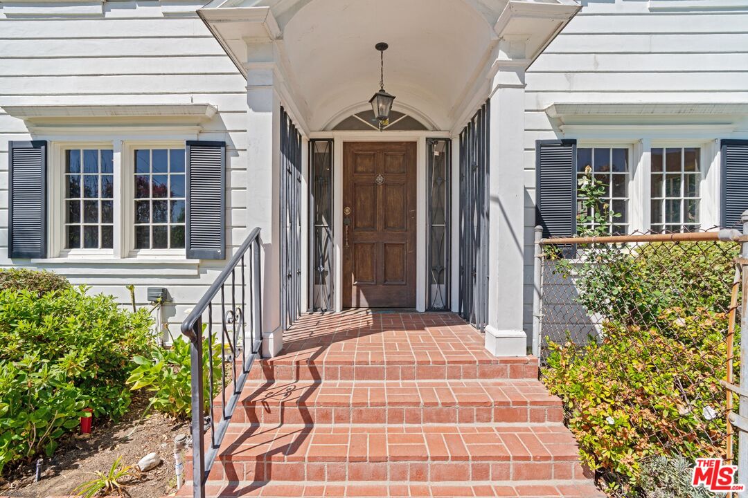 2429 North Commonwealth Avenue Los Angeles, CA 90027 - Photo 9 of 54 front view of a house