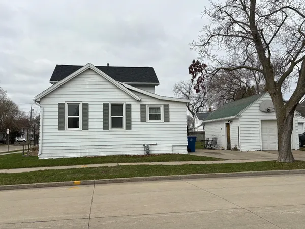 $175,000 | 202 West Irving Avenue, Oshkosh, WI 54901