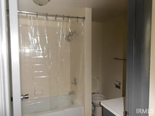 $950 | 339 South Lincoln Street, Unit B, Bloomington, IN 47401