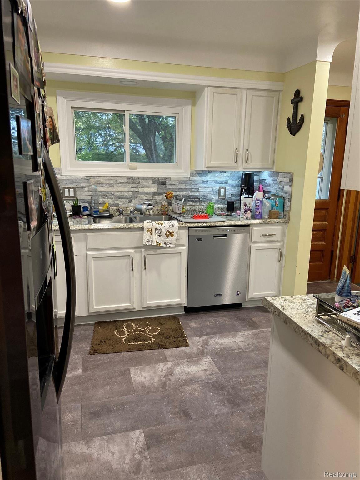 315 Lasalle Road Monroe, MI 48162 - Photo 10 of 15 F0D26EEF-6F62-400D-BE16-86BBD7B97D39.jpeg