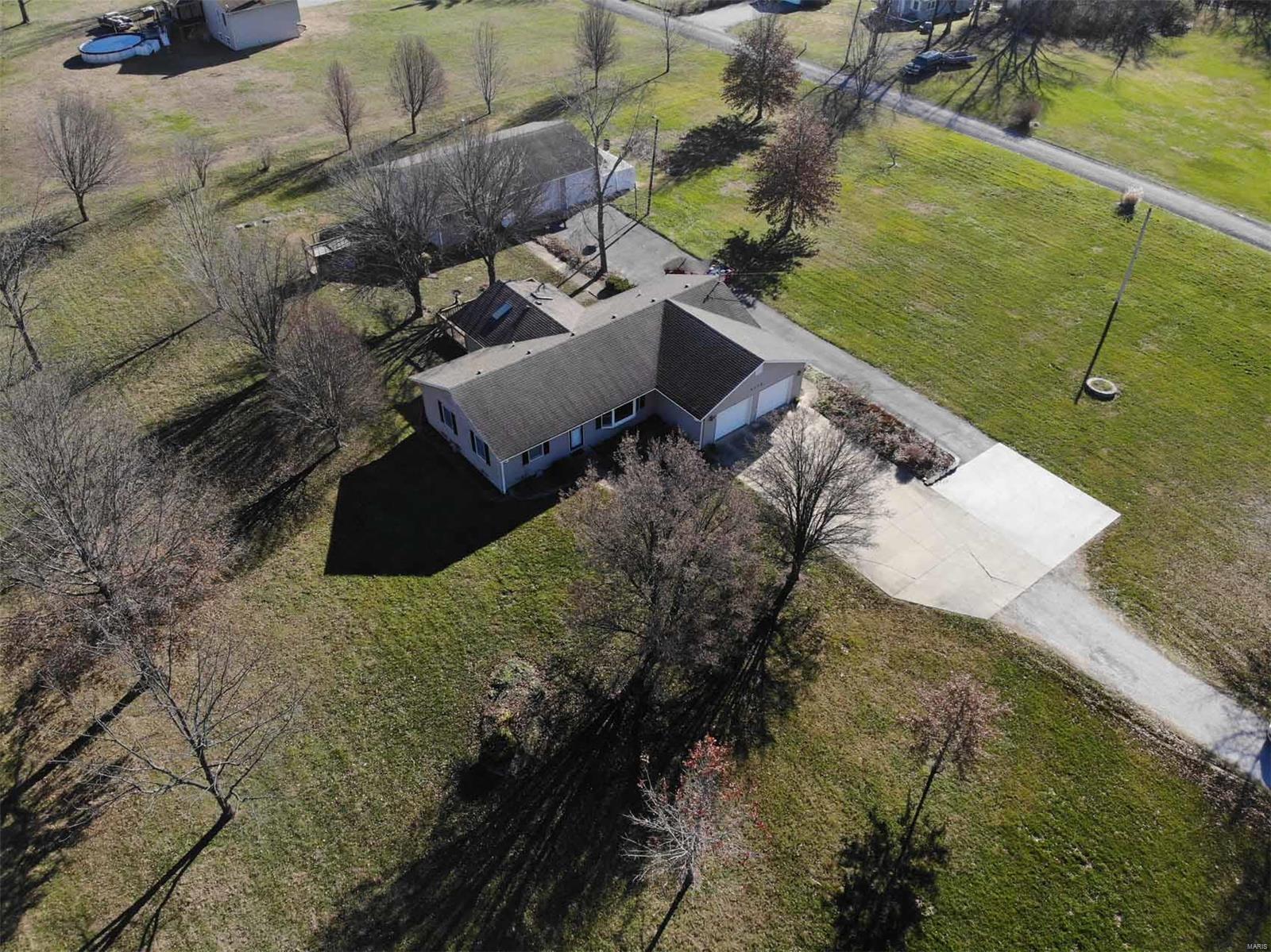 4315 Fosterburg Road Alton, IL 62002 - Photo 2 of 29