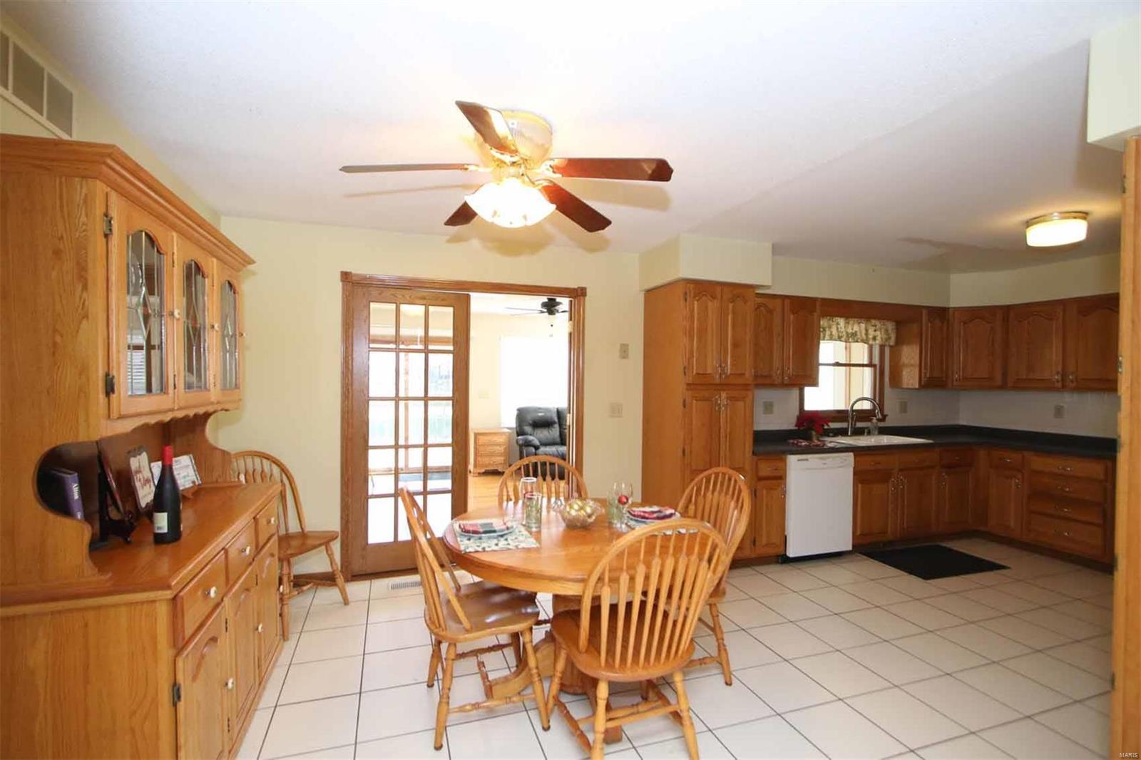 4315 Fosterburg Road Alton, IL 62002 - Photo 15 of 29