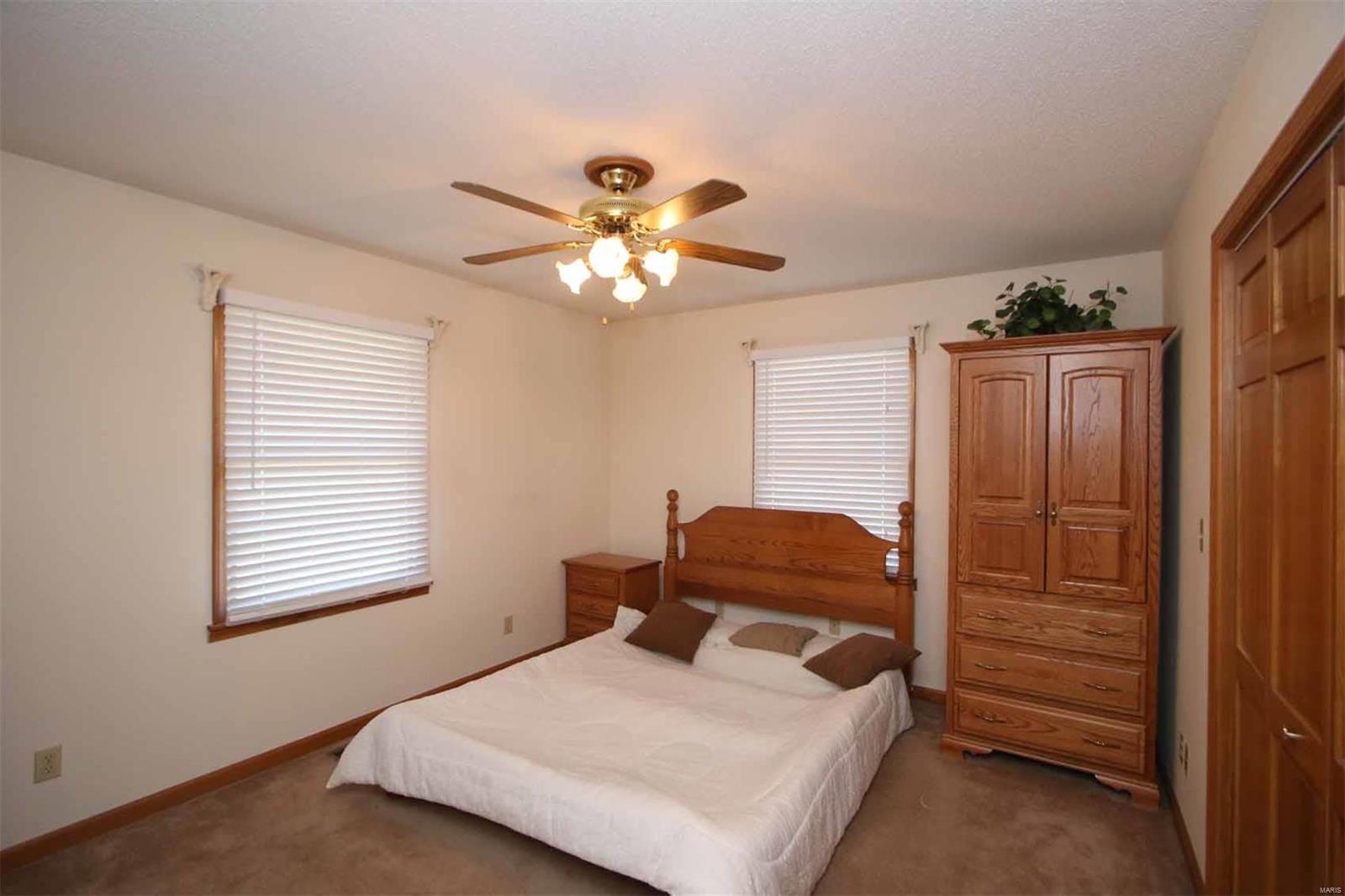 4315 Fosterburg Road Alton, IL 62002 - Photo 20 of 29