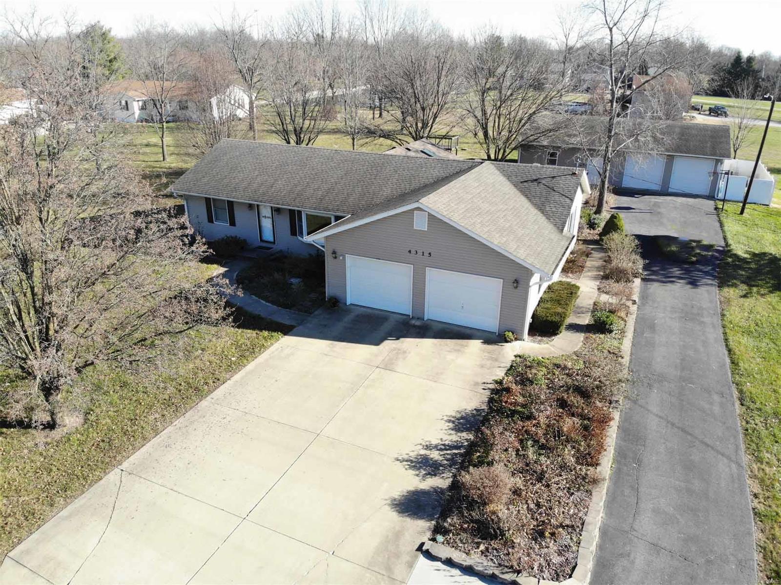 4315 Fosterburg Road Alton, IL 62002 - Photo 4 of 29