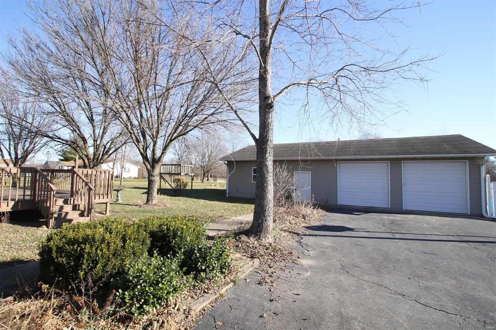 4315 Fosterburg Road Alton, IL 62002 - Photo 6 of 29