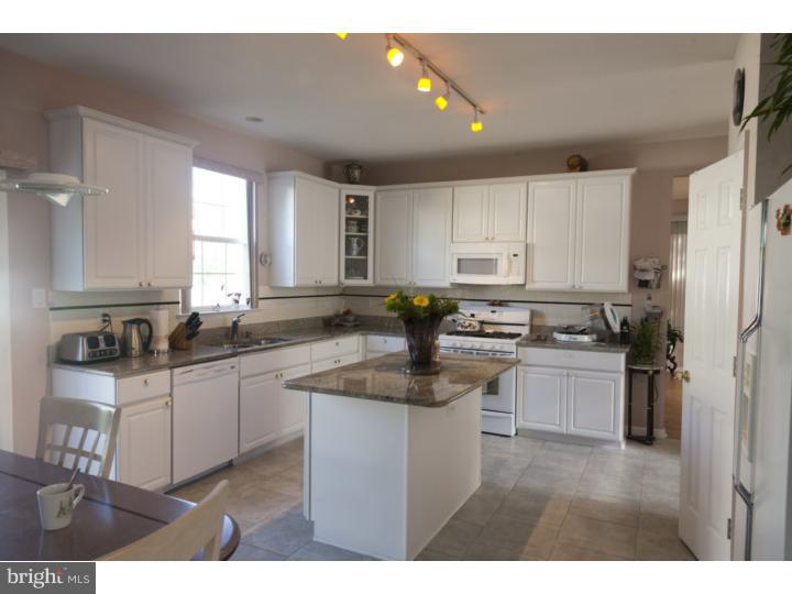 28 Albany Road Marlton, NJ 08053 - Photo 2 of 11 Kitchen