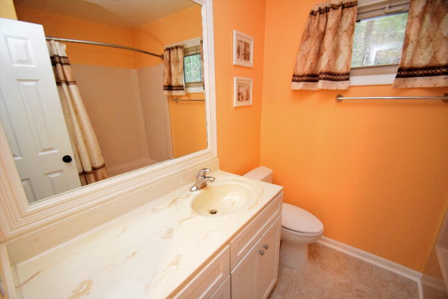 1156 Richardsons Lake Road Aiken, SC 29803 - Photo 22 of 24 Guest Bathroom