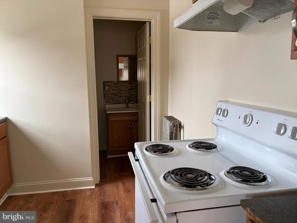 $1,350 | 330 East Chestnut Street, Coatesville, PA 19320
