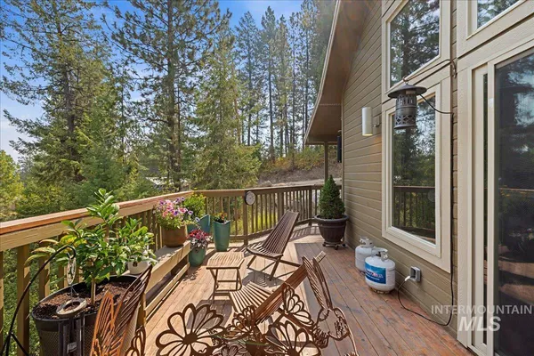 $575,000 | 70 Castle Mountain Drive, Garden Valley, ID 83622
