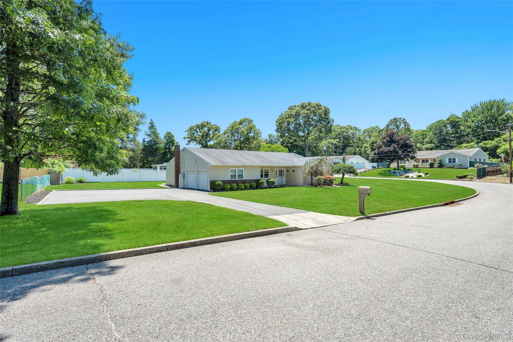 5 Half Hollow Road Selden, NY 11784 - Photo 4 of 32