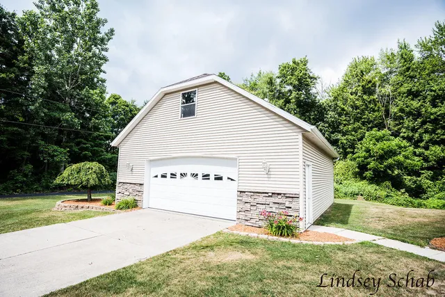 $575,000 | 13025 Shaner Avenue Northeast, Cedar Springs, MI 49319