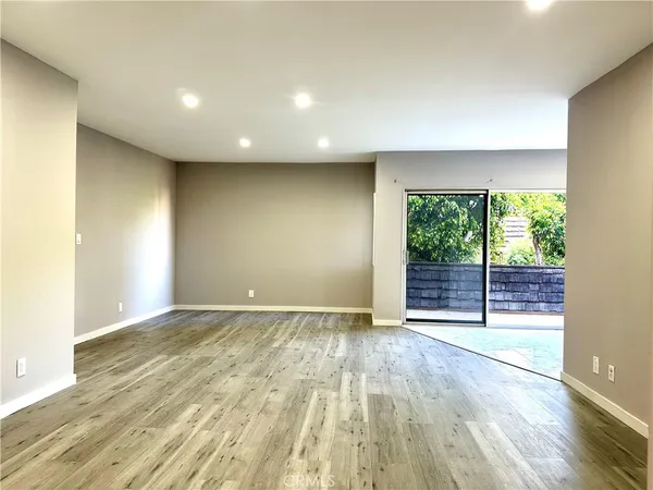 $2,600 | 5400 Newcastle Avenue, Encino, CA 91316