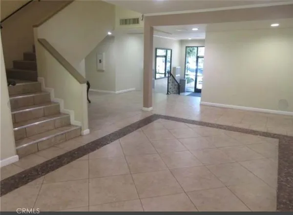 $2,600 | 5400 Newcastle Avenue, Encino, CA 91316