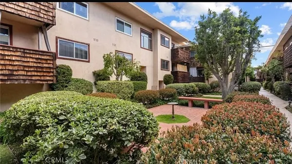 $2,600 | 5400 Newcastle Avenue, Encino, CA 91316