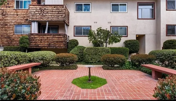 $2,600 | 5400 Newcastle Avenue, Encino, CA 91316