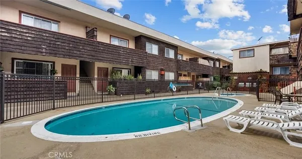 $2,600 | 5400 Newcastle Avenue, Encino, CA 91316
