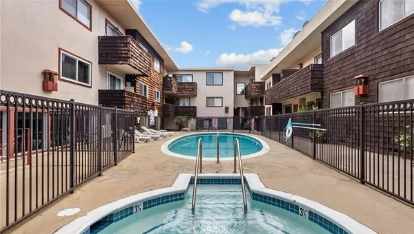 $2,600 | 5400 Newcastle Avenue, Encino, CA 91316