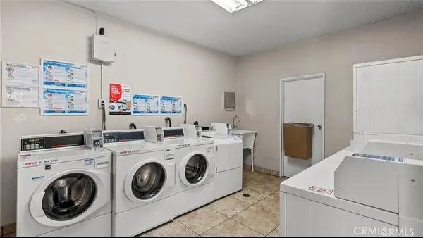 $2,600 | 5400 Newcastle Avenue, Encino, CA 91316