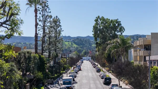 $2,600 | 5400 Newcastle Avenue, Encino, CA 91316