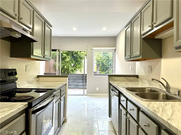$2,600 | 5400 Newcastle Avenue, Encino, CA 91316
