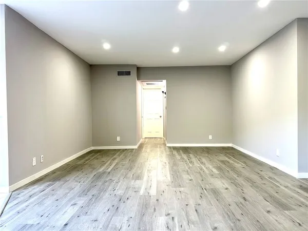 $2,600 | 5400 Newcastle Avenue, Encino, CA 91316