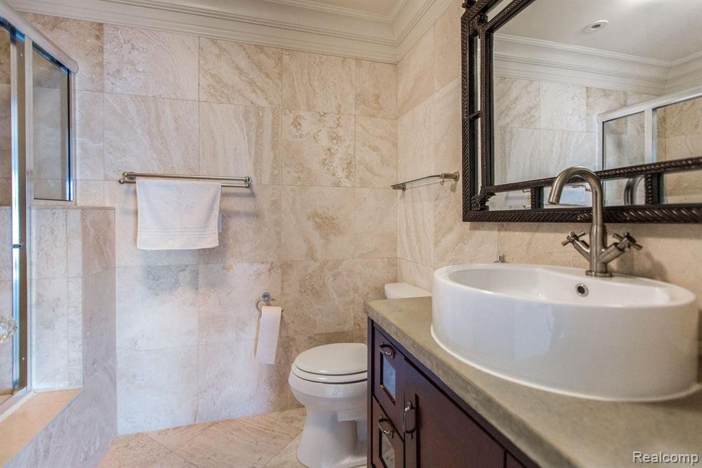 4021 Commerce Road West Bloomfield, MI 48324 - Photo 21 of 36