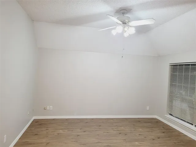 an empty room with kitchen and closet