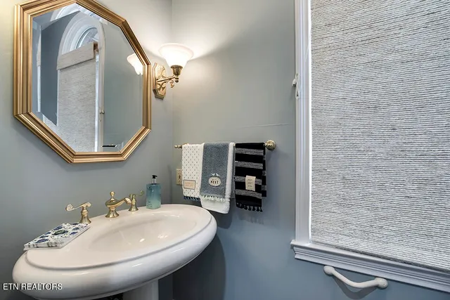 $785,000 | 115 Kawatuska Way, Loudon, TN 37774