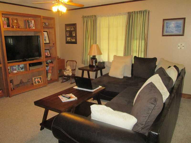 382 Congress Street Millinocket, ME 04462 - Photo 7 of 32 Living Room.