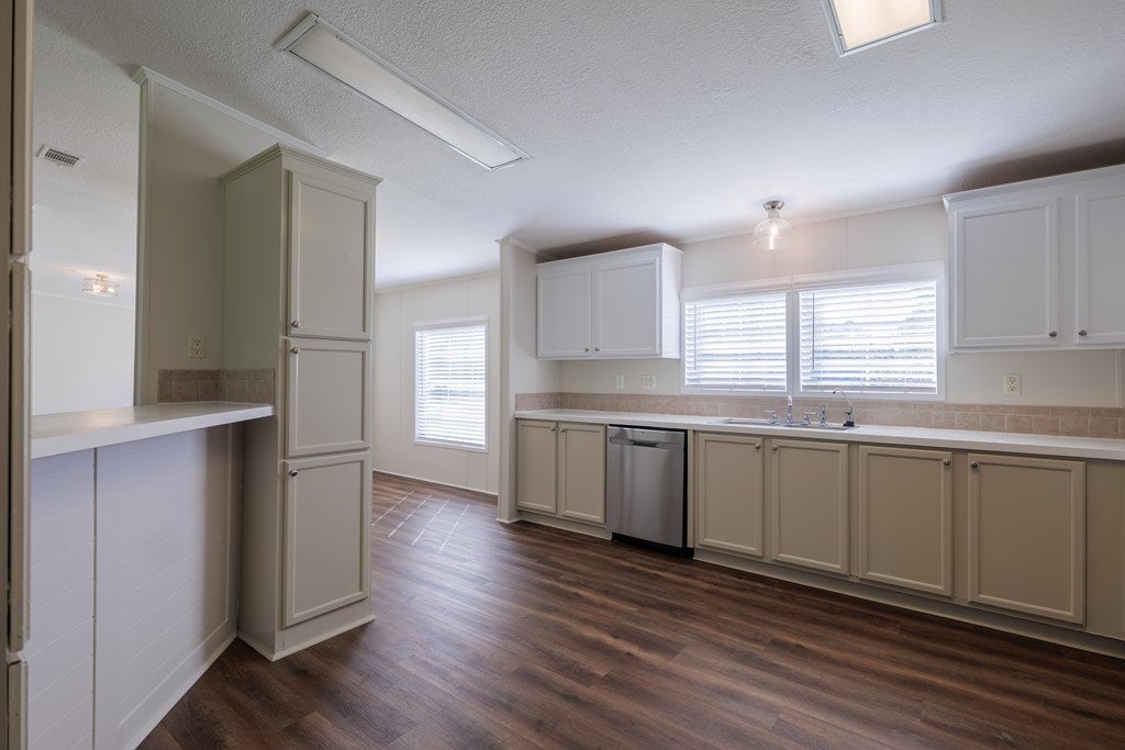 4289 Johnson Road South Valdosta, GA 31601 - Photo 14 of 45 Gallery Image 14