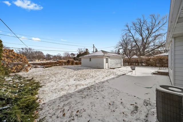 $279,900 | 735 Westgate Drive, Aurora, IL 60506