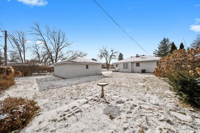 $279,900 | 735 Westgate Drive, Aurora, IL 60506