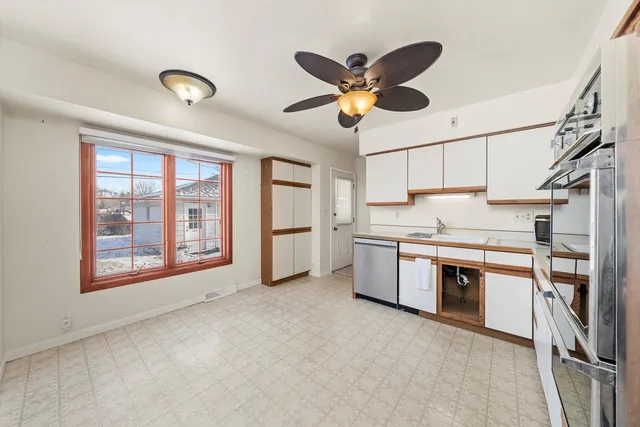 $279,900 | 735 Westgate Drive, Aurora, IL 60506