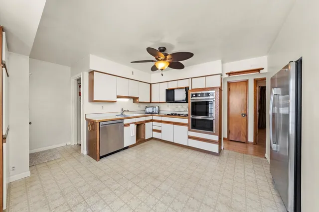 $279,900 | 735 Westgate Drive, Aurora, IL 60506