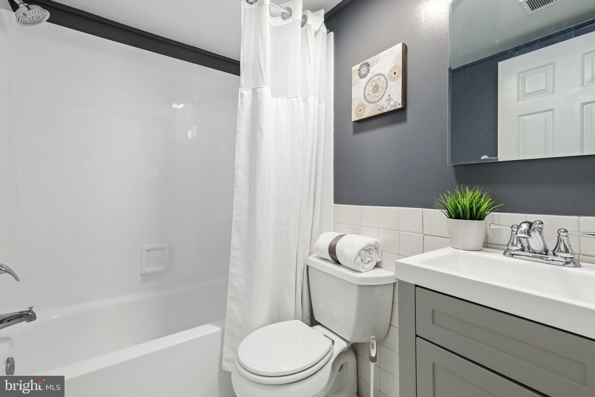 1949 Calvert Street Northwest, Unit 1949 Washington, DC 20009 - Photo 18 of 33