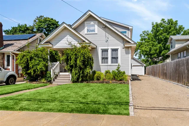 $789,000 | 2536 Washington Avenue, Oceanside, NY 11572