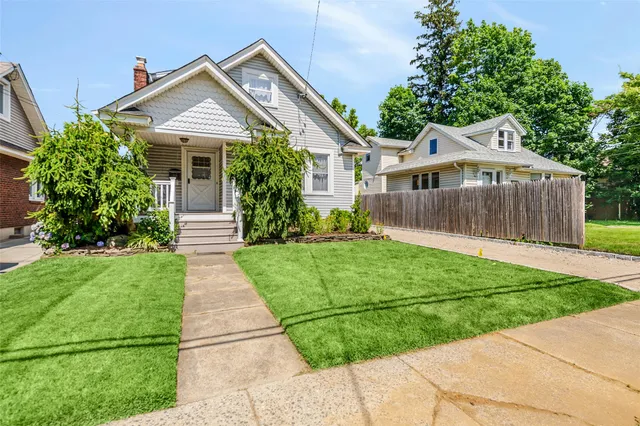 $789,000 | 2536 Washington Avenue, Oceanside, NY 11572