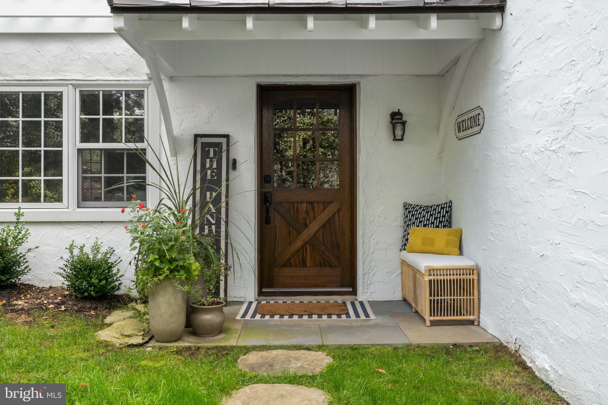 14 Spring Hollow Road Wayne, PA 19087 - Photo 5 of 51 Front door