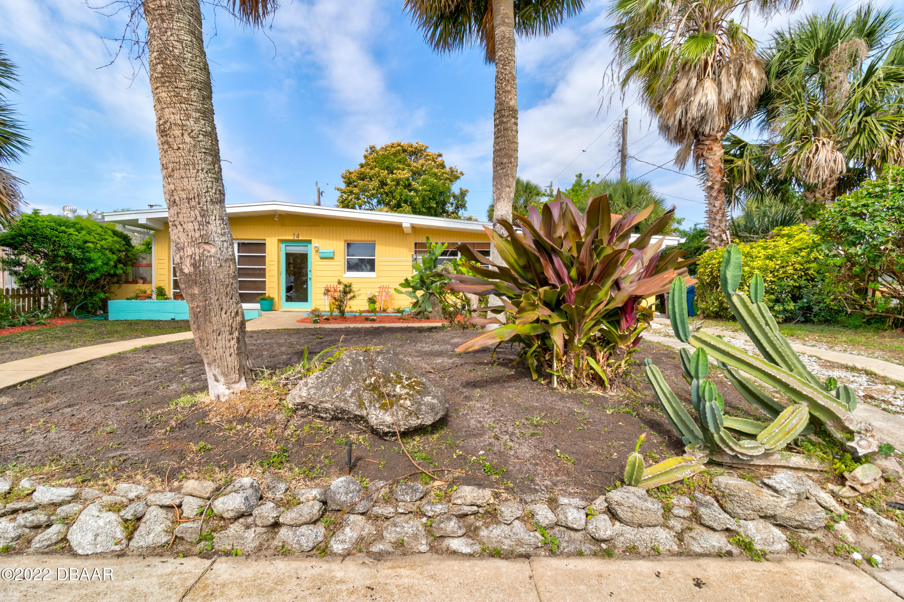 14 Maria Street Ormond Beach, FL 32176 - Photo 3 of 20 a view of a yard with plants