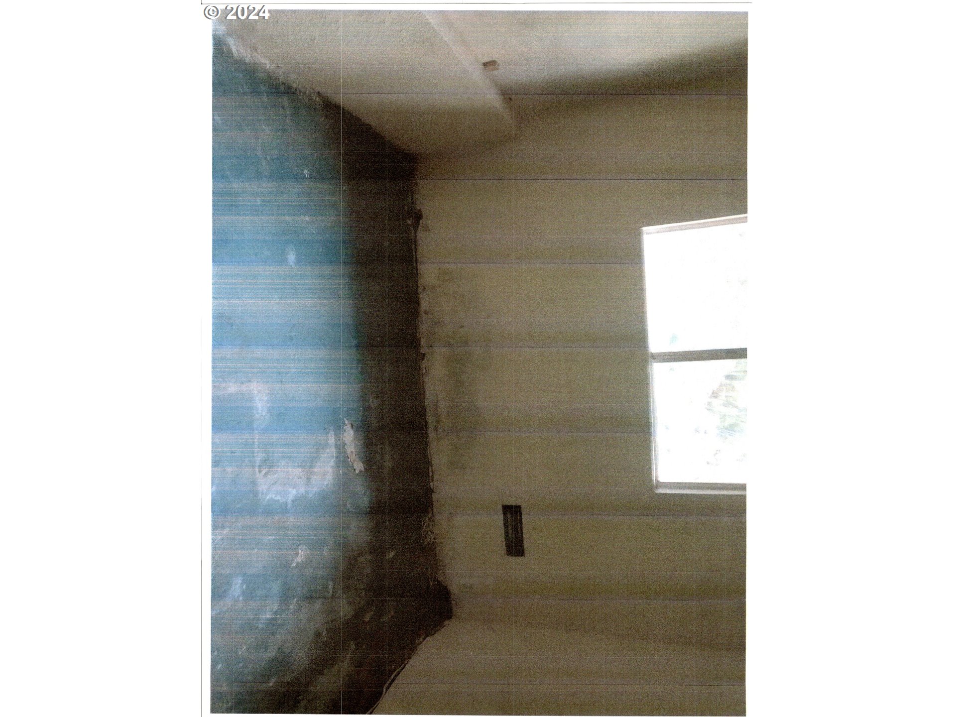 689 South South End Road Oregon City, OR 97045 - Photo 11 of 26 a bathroom with a shower