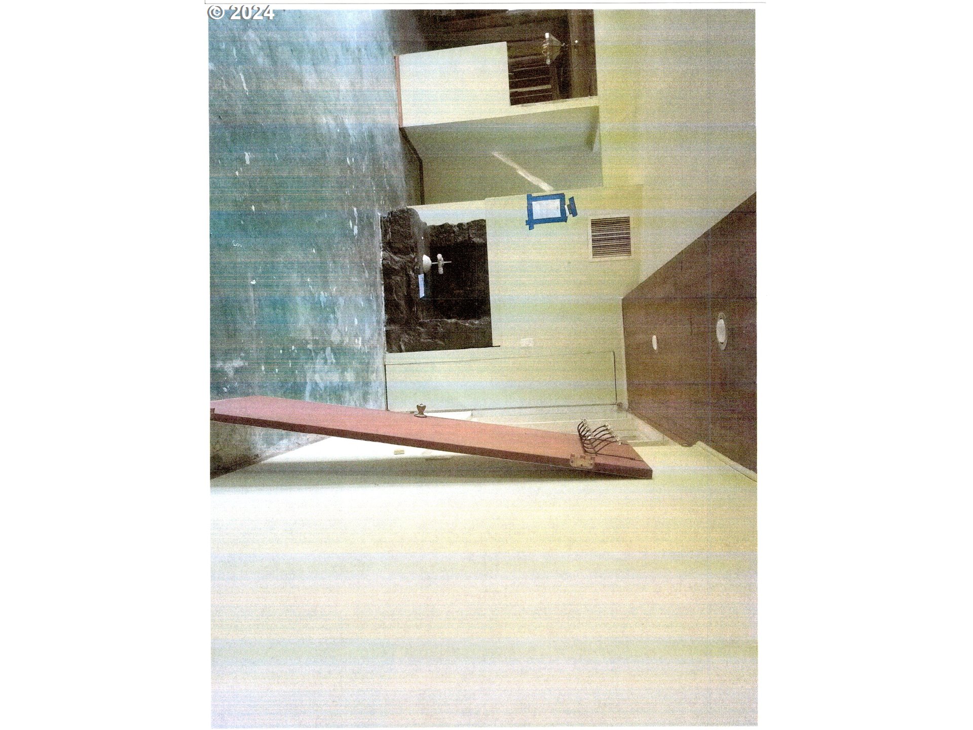 689 South South End Road Oregon City, OR 97045 - Photo 17 of 26 a view of a bathroom