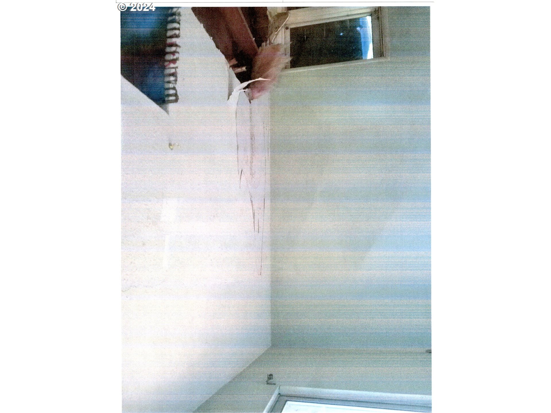 689 South South End Road Oregon City, OR 97045 - Photo 18 of 26 a bathroom with a shower