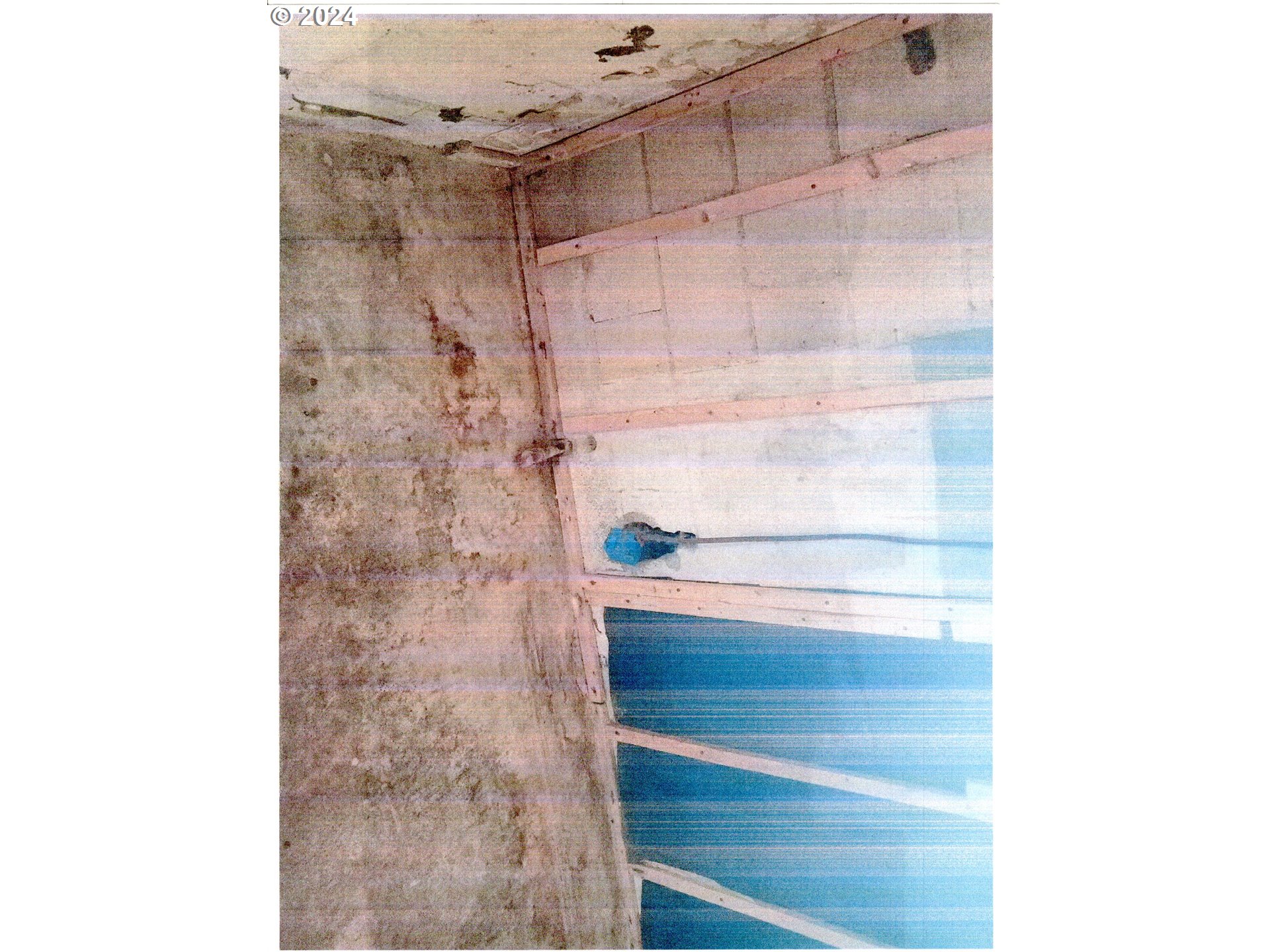 689 South South End Road Oregon City, OR 97045 - Photo 24 of 26 a bathroom with a shower